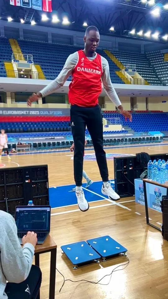 Athlete testing on CC Athletics plates courtside, EuroBasket